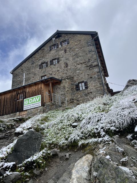 Braunschweiger Hütte nach Neuschnee, Anfang August