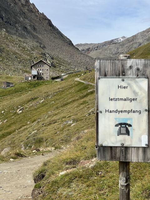 Kurz vor der Martin-Busch-Hütte: hier letzter Handyempfang
