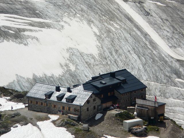 Braunschweiger Hütte über dem Mittelbergferner