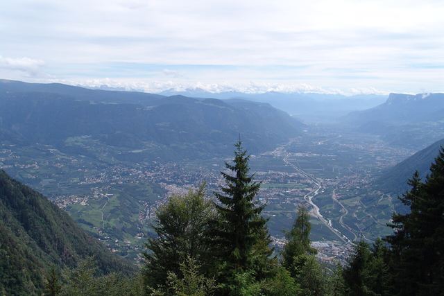 Blick von der Leiteralm hinab nach Meran