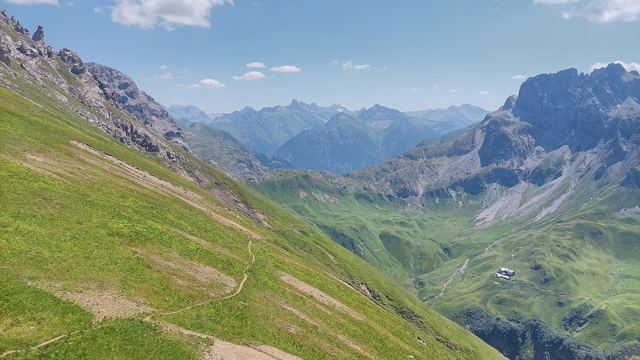 Am Mädelejoch, Blick ins Höhenbachtal