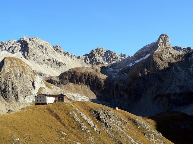 Memminger Hütte vor den Lechtaler Alpen