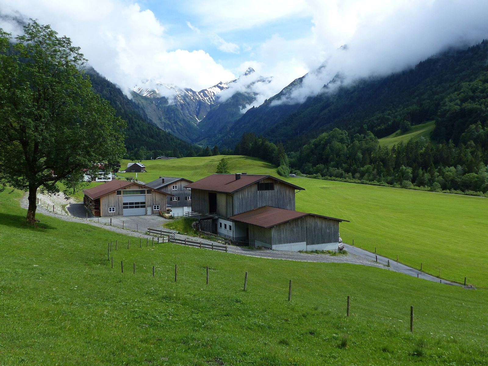 Spielmannsau im Trettachtal bei schönem Wetter